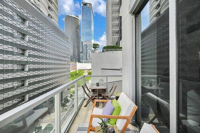 APT-806 - 1050 Brickell Ave, Condo with 1 bedrooms, 2 bathrooms and null parking in Miami FL | Image 33