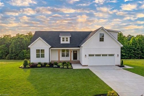 5225 Belews Creek Rd, Walkertown, NC, 27051-9635 | Card Image