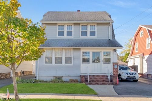 75 Scrivens St, Totowa, NJ, 07512-2622 | Card Image