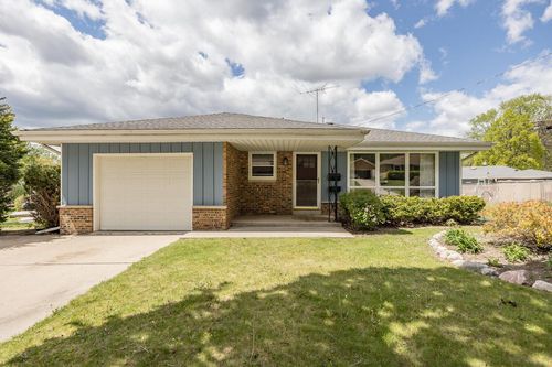 250 S Hine Avenue, Waukesha, WI, 53188 | Card Image