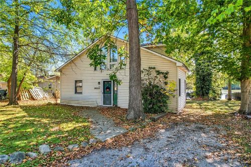 26223 Wildwood Dr, Beloit, OH, 44609-9464 | Card Image