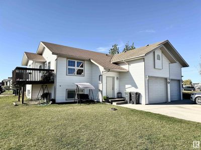 6404 47 St, Home with 3 bedrooms, 2 bathrooms and 6 parking in Cold Lake AB | Image 3