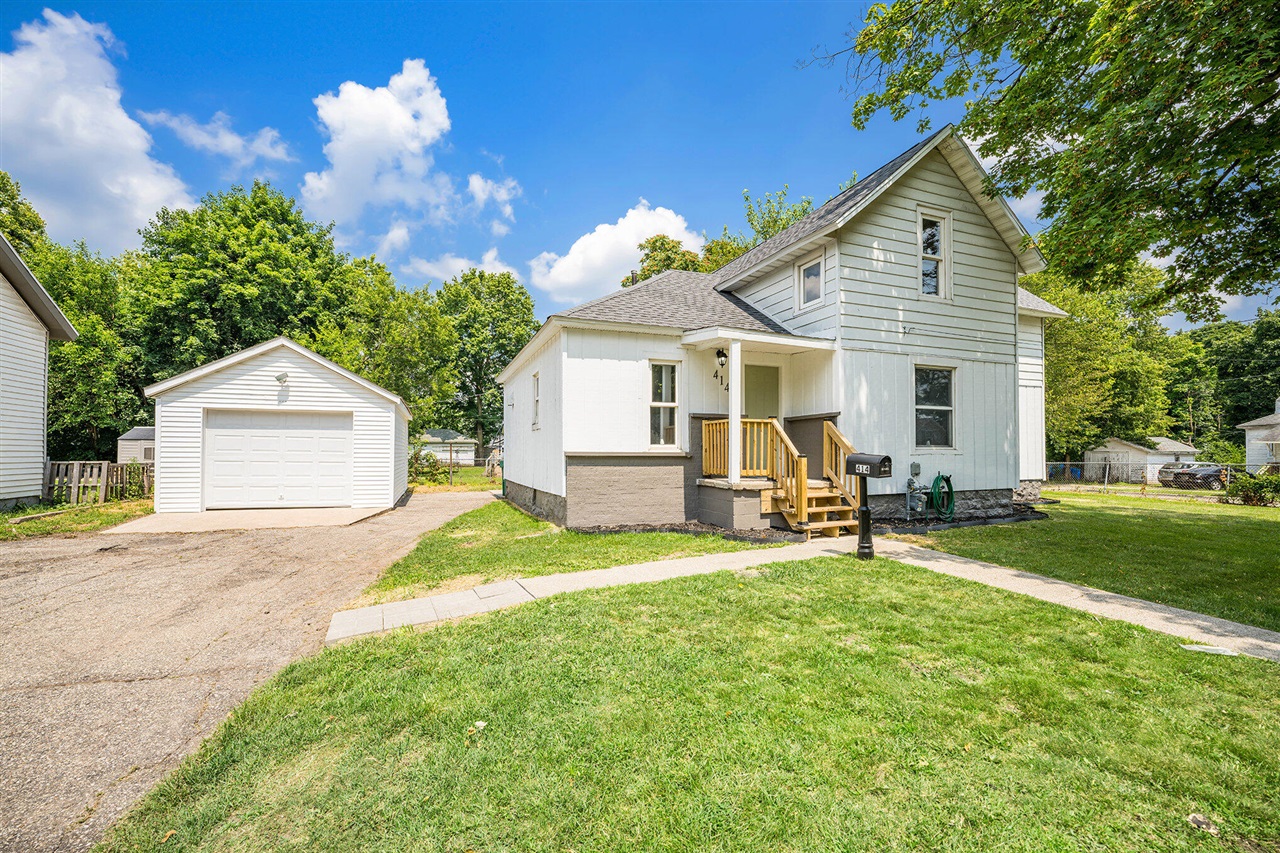 Broadway St, Three Rivers, MI 49093
