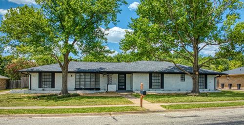 1523 Crescent Dr, Sherman, TX, 75092-5567 | Card Image