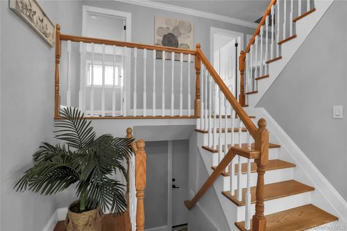 14 Westminster Rd, Syosset, NY, 11791-6614 | Card Image