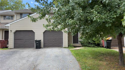 886 Maryland Ct, Whitehall, PA, 18052-6435 | Card Image