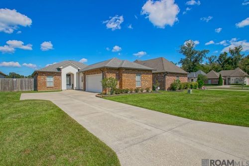 11527 Hideaway St, Denham Springs, LA, 70726-1151 | Card Image