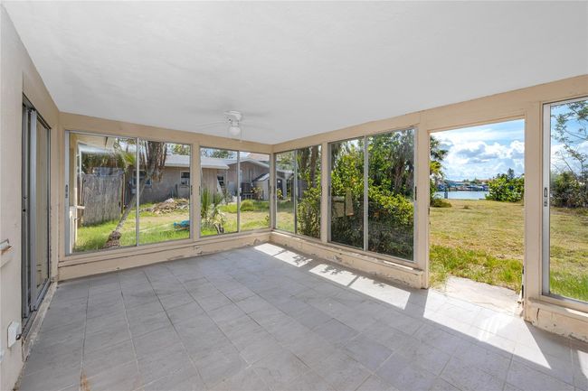 11465 7 Th St E, House other with 2 bedrooms, 2 bathrooms and null parking in Treasure Island FL | Image 38