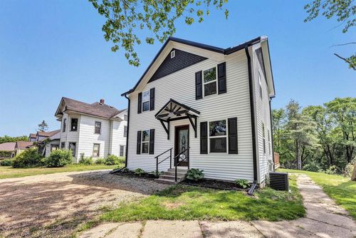 1024 Fischer Street, GRESHAM, WI, 54128 | Card Image