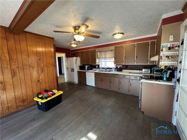 657 N Sandusky St, House other with 3 bedrooms, 2 bathrooms and 8 parking in Tiffin OH | Image 8