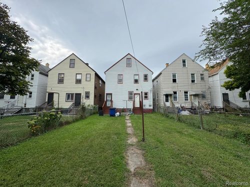 9506 Charest St, Hamtramck, MI, 48212-3532 | Card Image