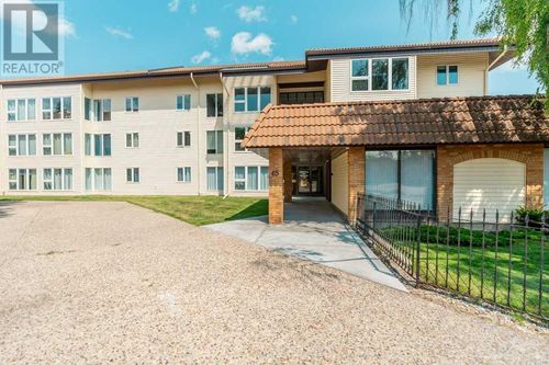 65 Temple Blvd W, Lethbridge, AB, T1K5M2 | Card Image