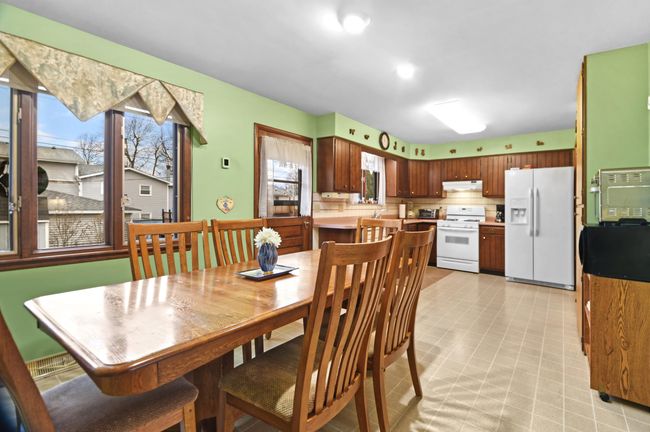 Dining to Kitchen | Image 7