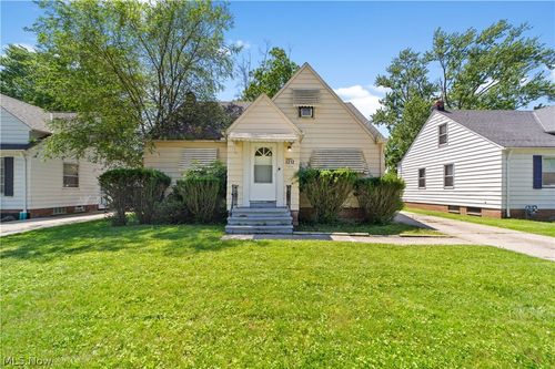 5212 Catherine St, Maple Heights, OH, 44137-1406 | Card Image