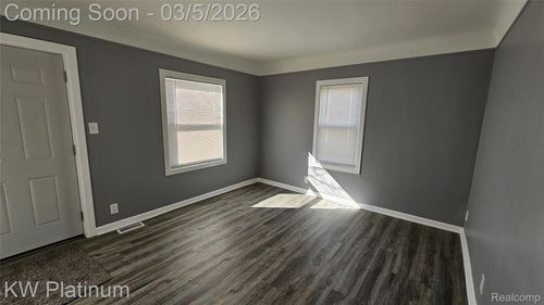 7527 Toepfer Rd, Warren, MI, 48091-3043 | Card Image