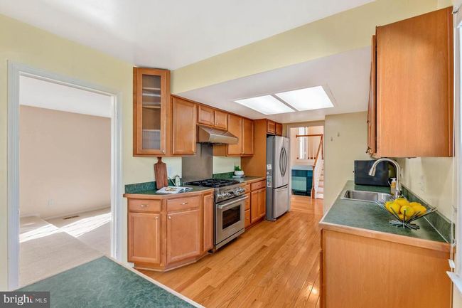 9711 Cinnamon Creek Dr, House other with 4 bedrooms, 3 bathrooms and null parking in Vienna VA | Image 9