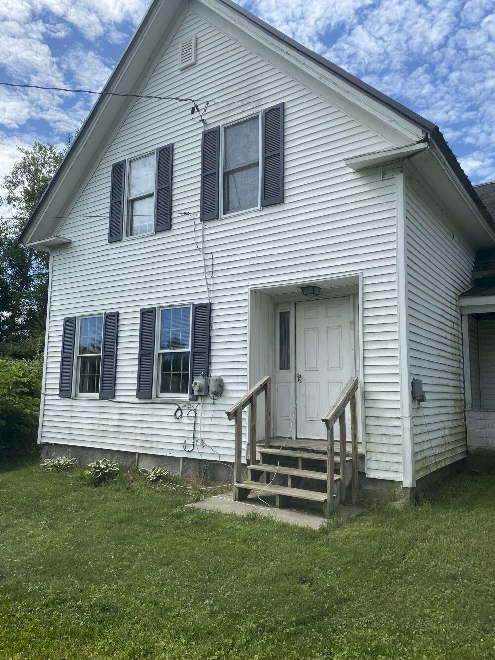 Pleasant St, Hartland, ME 04943