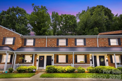 i-1215 Green Oaks Ln, Charlotte, NC, 28205-8296 | Card Image