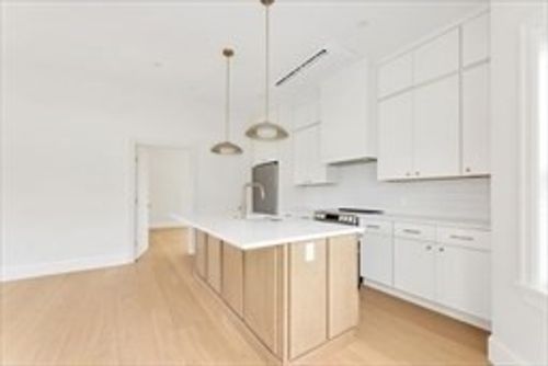 4-3915 Washington Street, Boston, MA, 02131 | Card Image