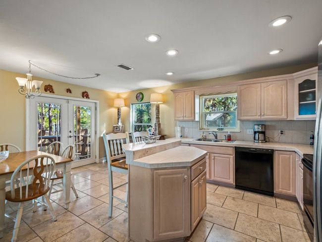 27 Harry Morrison Island Dr, House other with 3 bedrooms, 2 bathrooms and 3 parking in Alligator Point FL | Image 17