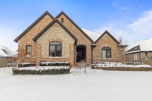 60749 Forest Creek Dr, Washington Twp, MI, 48094-1846 | Card Image