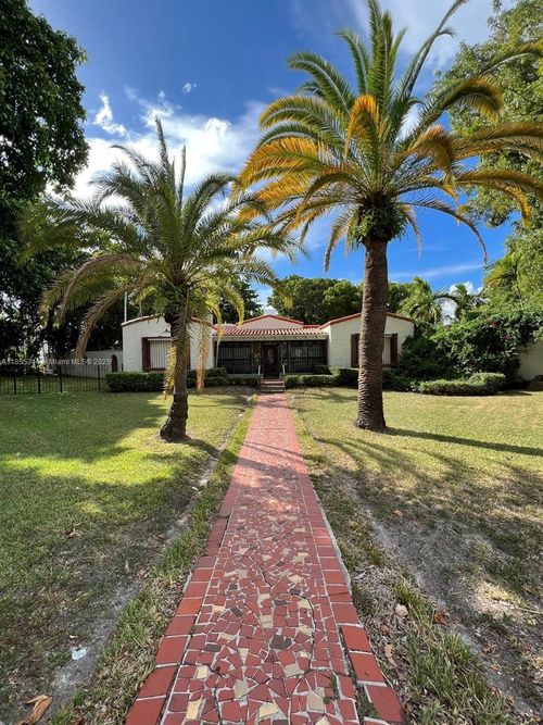 5900 Ne 5th Ave, Miami, FL, 33137-2210 | Card Image