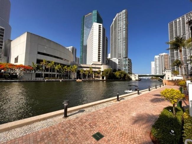 APT-3921 - 31 Se 5 Th St, Condo with 3 bedrooms, 3 bathrooms and null parking in Miami FL | Image 44