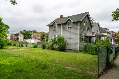 7826 S Marquette Ave, CHICAGO, IL, 60649-5220 | Card Image