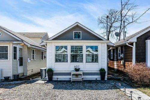 607 Central Ave, Spring Lake, NJ, 07762-1818 | Card Image