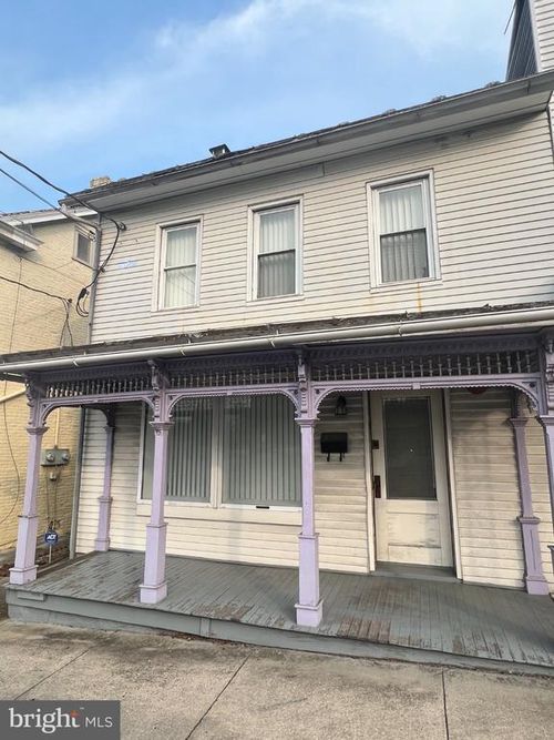 328 E King St, SHIPPENSBURG, PA, 17257-1425 | Card Image