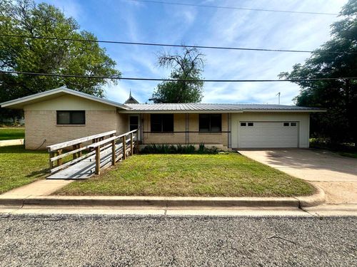 102 E Wallace St, Llano, TX, 78643-2071 | Card Image