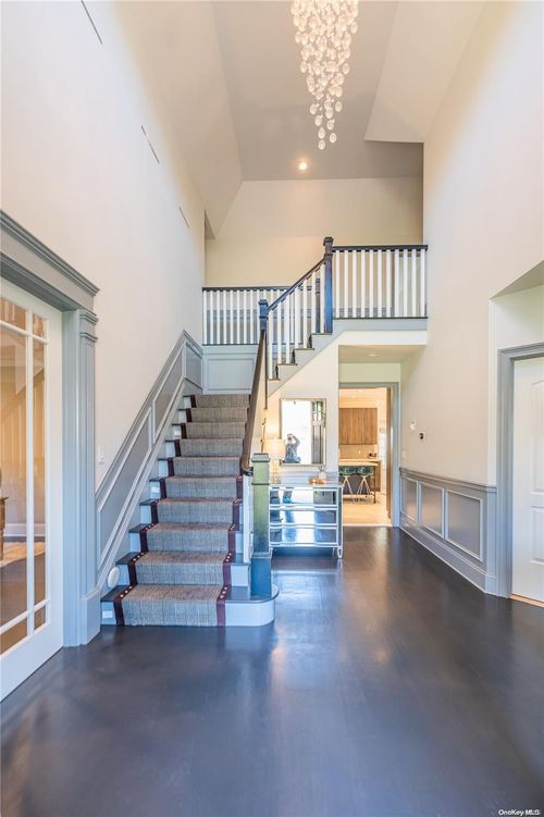 9 Buckingham Ct, Syosset, NY, 11791-4632 | Card Image