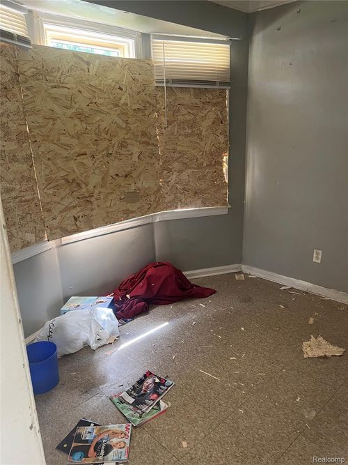 18935 Huntington Rd, Detroit, MI, 48219-2829 | Card Image