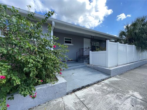 3207 N Howard Ave, TAMPA, FL, 33607-1613 | Card Image