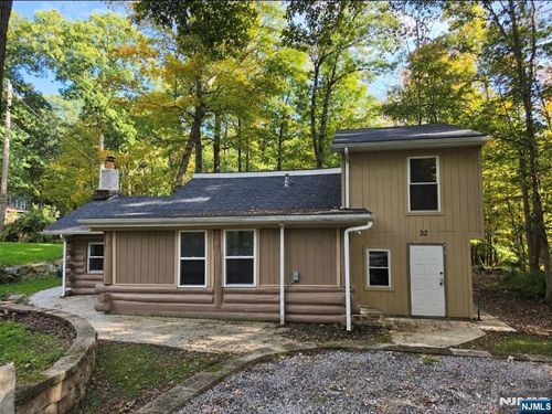 32 E Park Dr, West Milford, NJ, 07480-4107 | Card Image