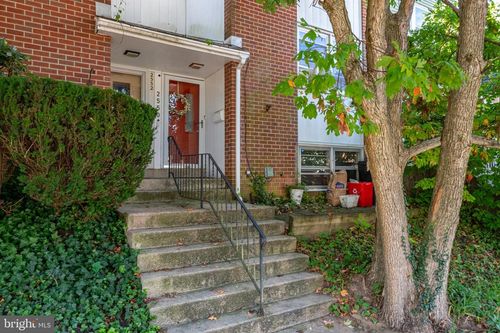 2550 Grant St, READING, PA, 19606-2123 | Card Image