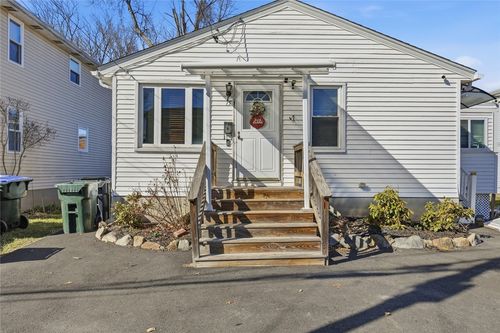 15 Gage St, Providence, RI, 02909-3913 | Card Image