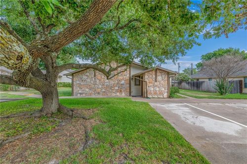 28-2323 De Lee St, Bryan, TX, 77802-2849 | Card Image
