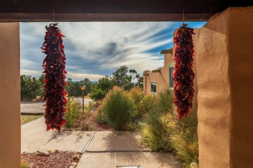 10 Camino Oriente, Santa Fe, NM, 87508-8962 | Card Image