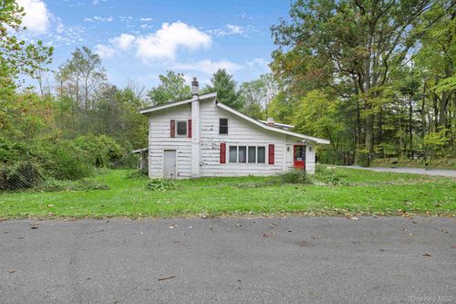 207 Horns Park S, Hyde Park, NY, 12538-2921 | Card Image