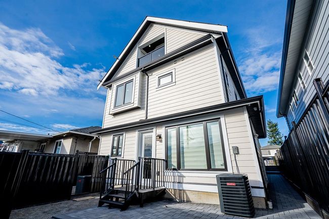 1 - 3344 Adanac Street, Home with 3 bedrooms, 3 bathrooms and 2 parking in Vancouver BC | Image 34