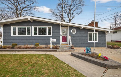 8 Duane Dr, Ronkonkoma, NY, 11779-4307 | Card Image