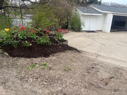 472 Shorewood Ct, Lake Orion, MI, 48362-2363 | Card Image