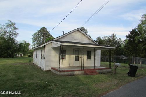 714 Bunting St, Clinton, NC, 28328-3313 | Card Image