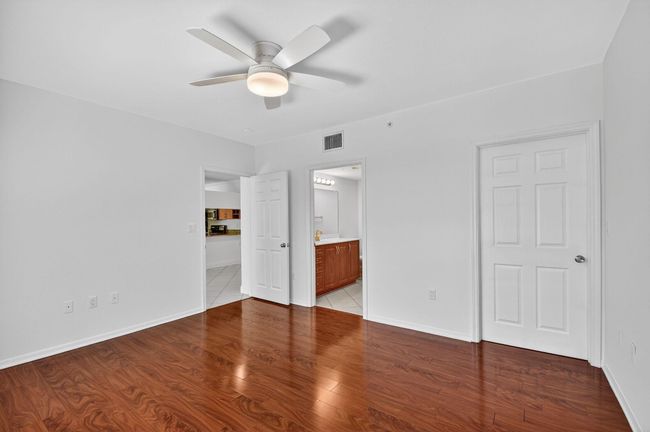 APT-304 - 6511 Emerald Dunes Dr, Condo with 2 bedrooms, 2 bathrooms and null parking in West Palm Beach FL | Image 17