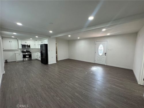 435 S 1st Ave, Barstow, CA, 92311-2833 | Card Image