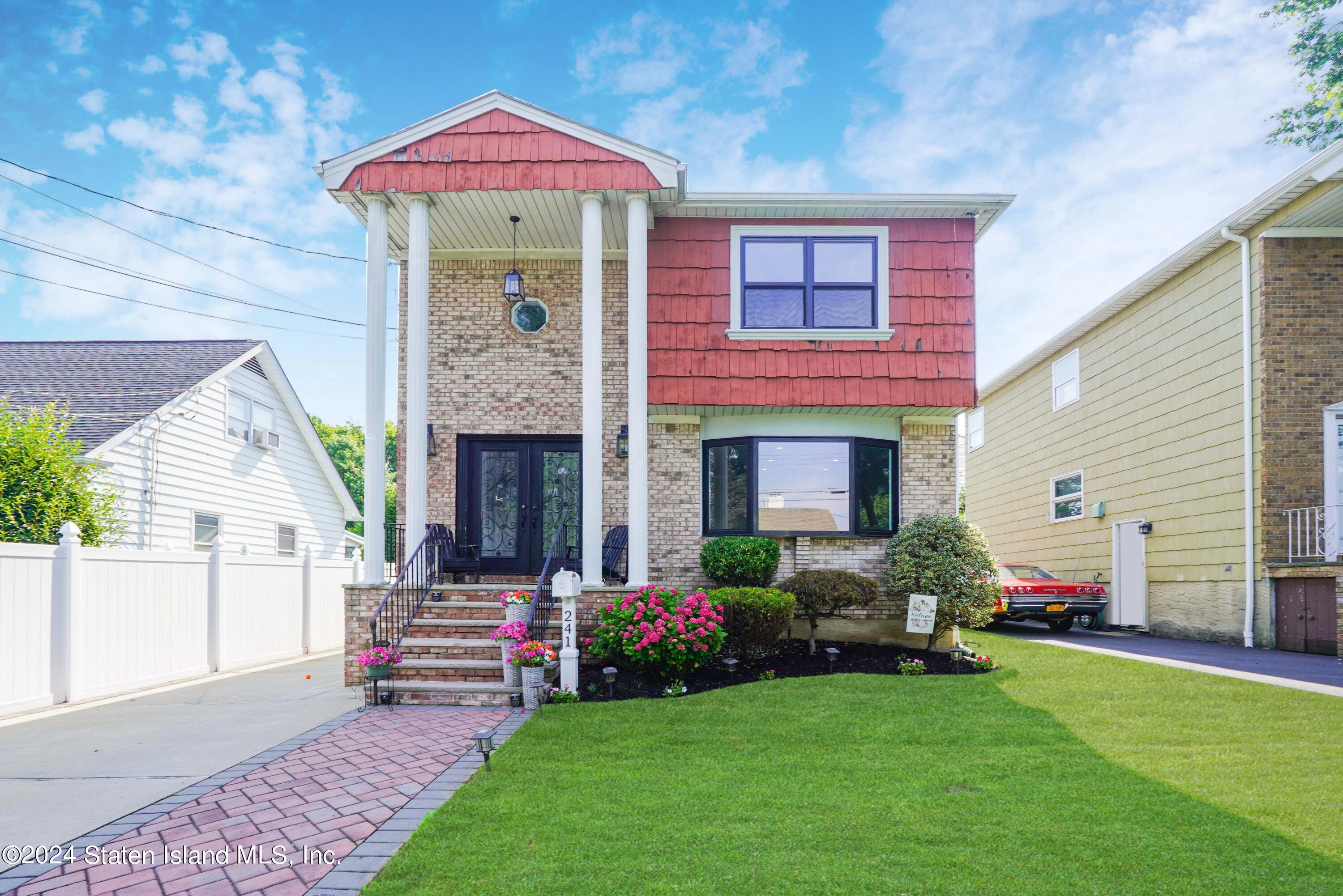 Lawrence Ave, Staten Island, NY 10310