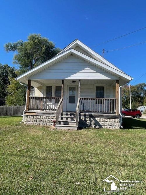 8237 Lewis Ave, Temperance, MI, 48182-3215 | Card Image