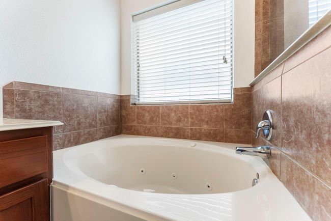28519 Lockeridge View Dr, House other with 3 bedrooms, 2 bathrooms and 2 parking in Spring TX | Image 39