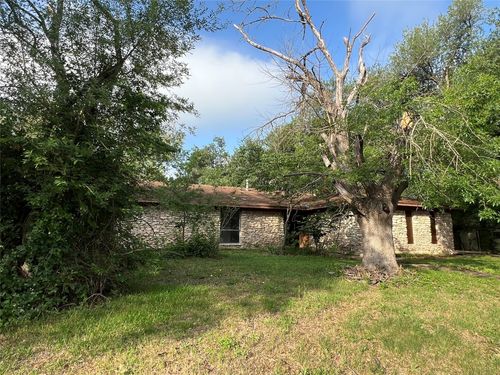 2201 Bel Air Dr, Taylor, TX, 76574-5136 | Card Image